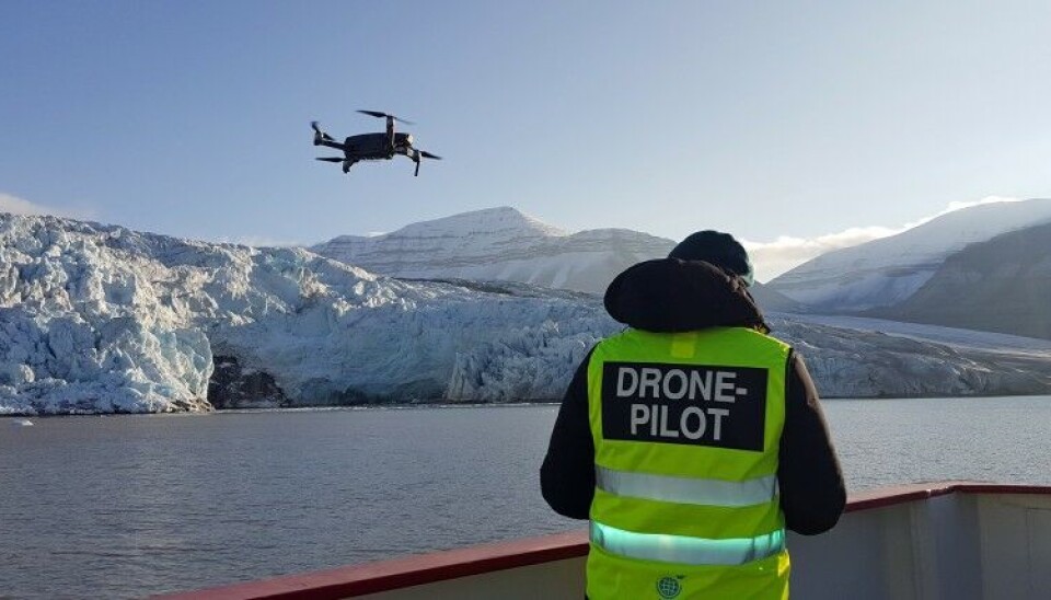 Flying drones are regulated under the same sanctions act on Russia as flying planes. Svalbard and its airspace is part of Norway. Photo: Thomas Nilsen