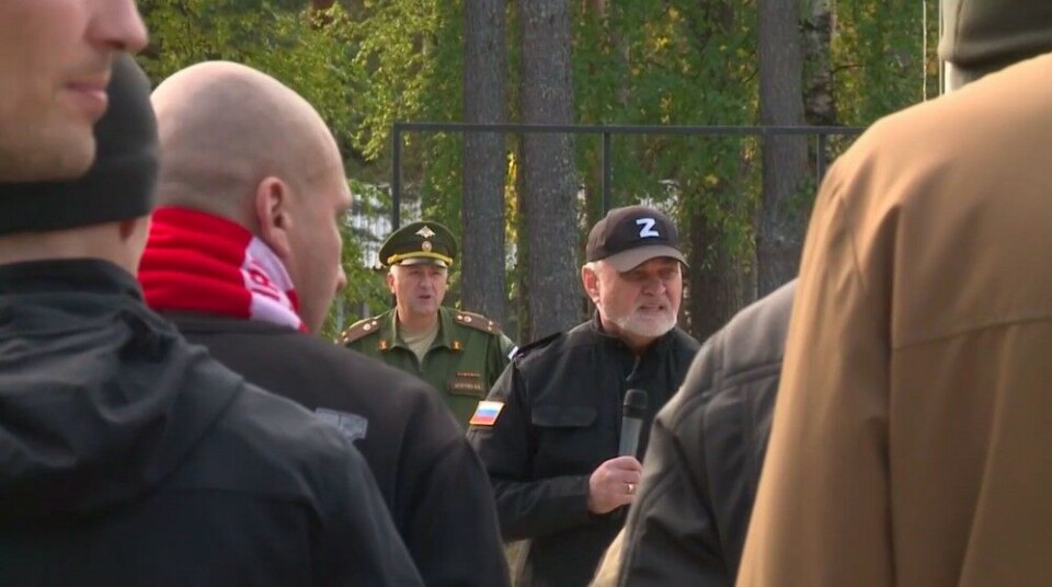 Regional leader Vladimir Uyba speaks to young Komi men ahead of departure to Ukraine. Photo: Uyba on Telegram