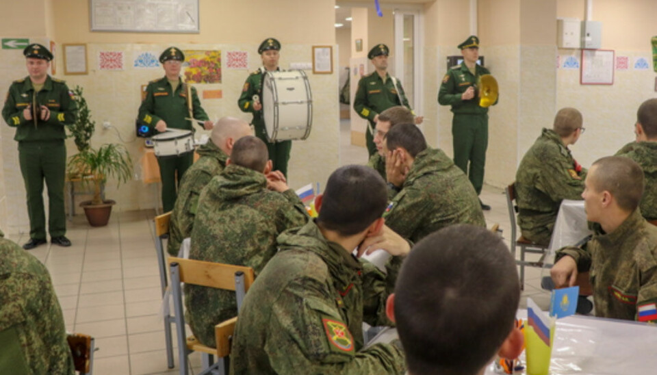 Patriotic songs for reservists’ dinner. Photo: Northern Fleet