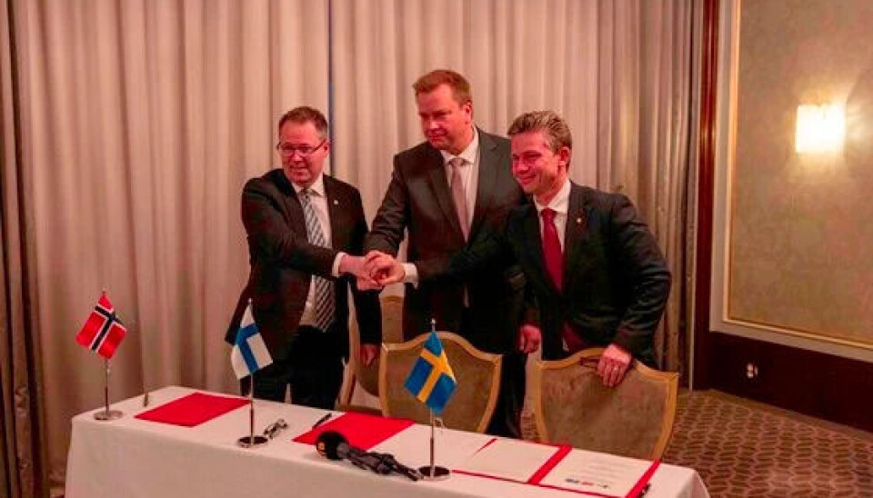 Defense Ministers of Finland, Sweden and Norway, Antti Kaikkonen, Pål Johnson and Bjørn Arild Gram signed a cooperation agreement on November 22. Photo: Philip Linder