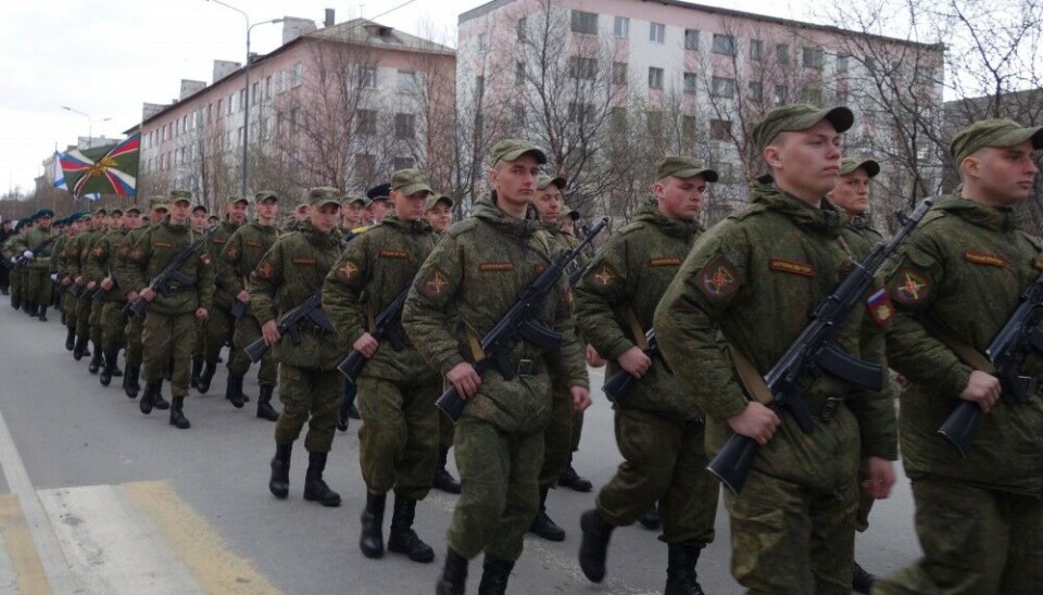 Soldiers from the 200th Separate Motor Rifle Brigade ran into deep trouble when ordered to invade Ukraine on February 24. Hundreds are killed and Russia's land forces on the Kola Peninsula are today partly decimated. This photo from a May 9th celebration in the town of Nikel, only a few kilometers from the border to NATO member Norway. Photo: Atle Staalesen