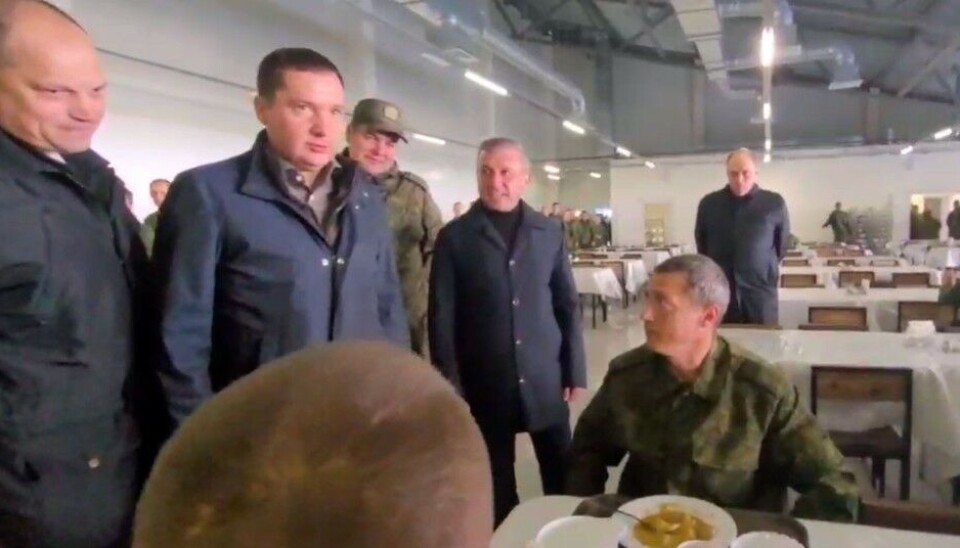 Governor Tsybulsky talks with local soldiers training for combat. Photo: screenshot from video