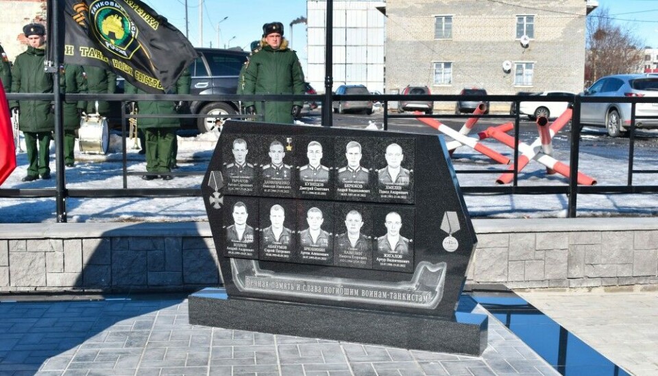 The ten men depicted on the monument are among many hundred killed from the 200th Motorised Rifle Brigade in Pechenga. Photo: Pechenga rayon administration on VK