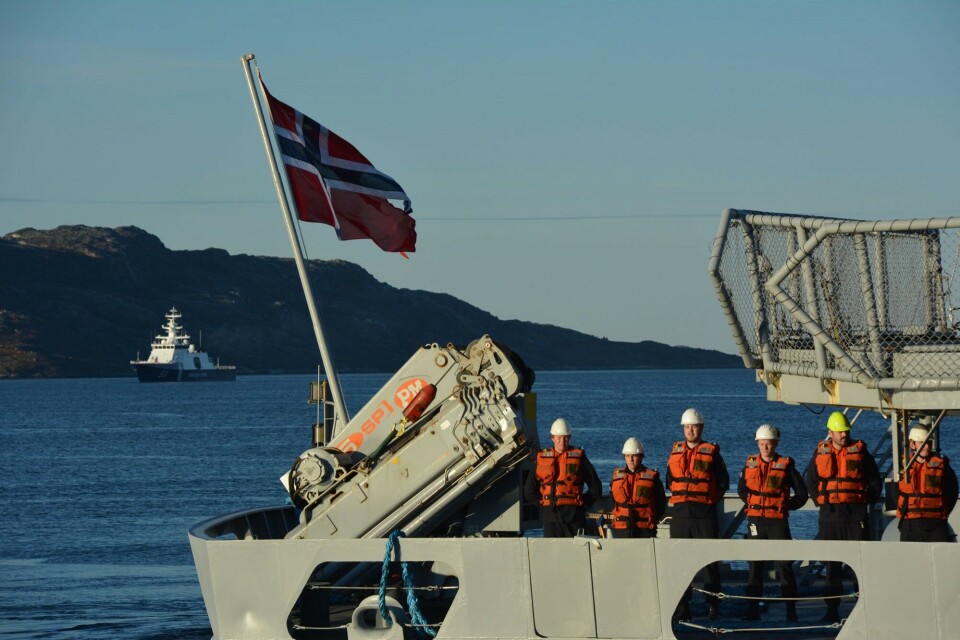 Crew of Norway’s “Nordkapp” awaiting the “Polyarnaya Zvezda.” Photo: Atle Staalesen