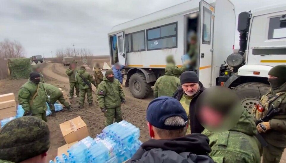 Governor Uiba brought foodstuff and equipment to warriors on occupied territory. Photo: Screenshot from video at Telegram