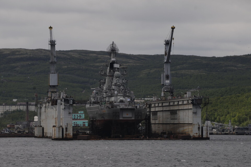 The Northern Fleet’s nuclear-powered heavy missile cruiser “Pyotr Velikiy” sailed out to the Barents Sea this weekend. This photo shows the battle cruiser while in floating dock at the Safonovo yard north of Murmansk. Photo: Thomas Nilsen