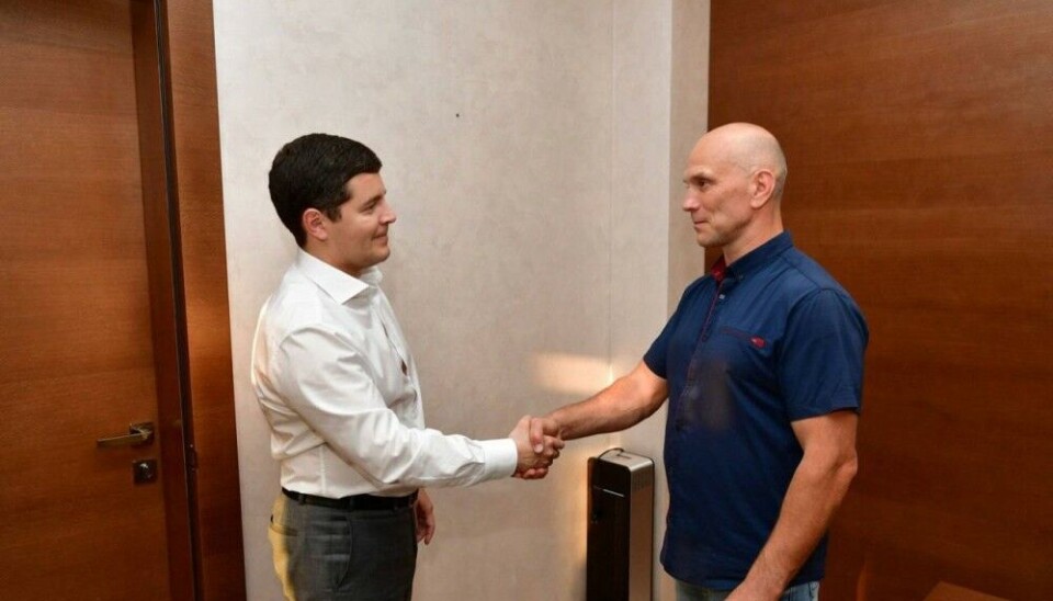 Yamal-Nenets Governor Dmitry Artyukhov meets with 'Aleksei,' the commander of Battalion Rosomakha (Wolverine).