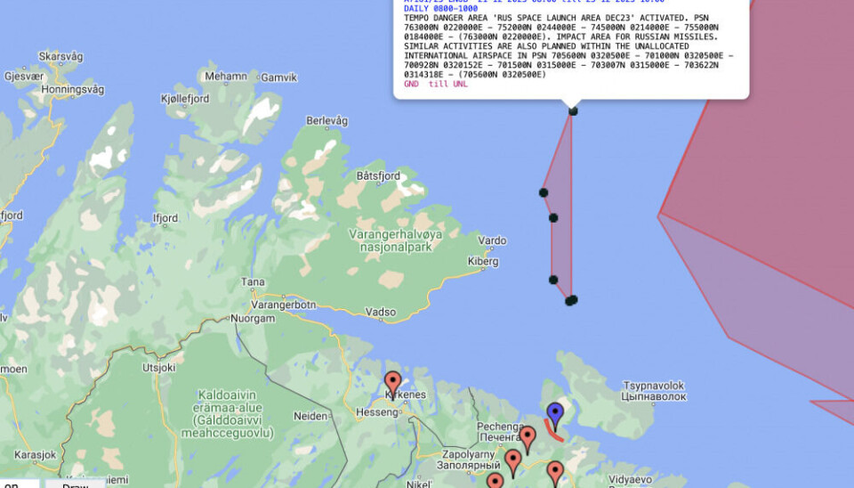 The NOTAM in the outer Varanger fjord overlaps from the Russian economic zone into the Norwegian EEZ. At the nearest, the danger area is 23 kilometers (12 nautical miles) from Vardø, in other words straight up to Norway’s 12 nautical miles territorial sea. Screenshot from NotamMap.net
