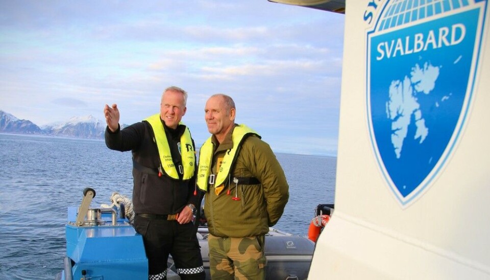 Chief of Norwegian Joint Headquarters Yngve Odlo (right) and Svalbard Governor Lars Fause are strengthening cooperation. Photo: Hanne Olavsen, NJHQ
