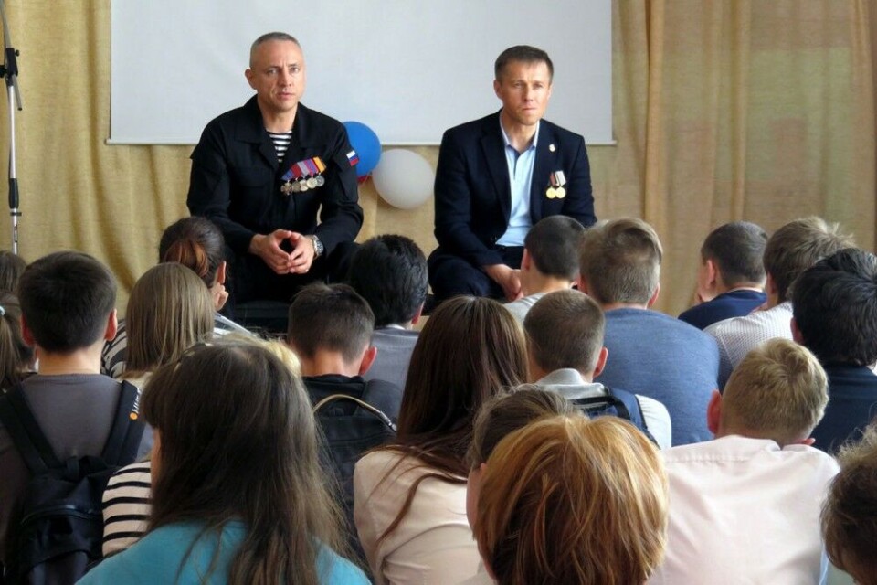 Aleksandr Brasavets (right) is leader of the Boyevogo Bratstvo in Akhangelsk. Here during a teaching session. Photo: boevoe-bratstvo29.ru