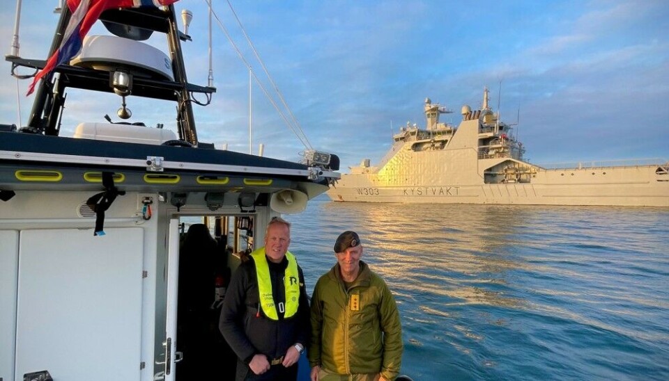 It is important that the Norwegian state shows a strong presence at Svalbard, Lars Fause (left) underlined during his meetings with Chief of NJHQ Yngve Odlo. Photo: Hanne Olavsen, NJHQ
