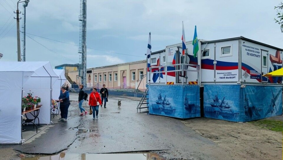 Мобильные пункты приема на контрактную службу развернуты в нескольких городах Кольского полуострова, в том числе в Мончегорске. Фото: сообщество «Пункт отбора на военную службу г. Мурманск СФ» во «ВКонтакте»
