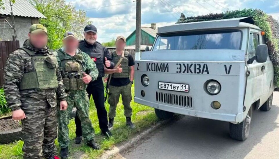 Komi Governor Vladimir Uiba wore an insignia picturing Christ when he handed over a 'Bukhanka' to soldiers fighting in Ukraine. Screenshot from video posted on Uiba's Telegram channel