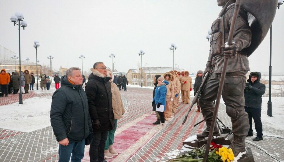 Town mayor Viktor Yugay opens new war memorial in Tazov. Photo: Yugay on VK