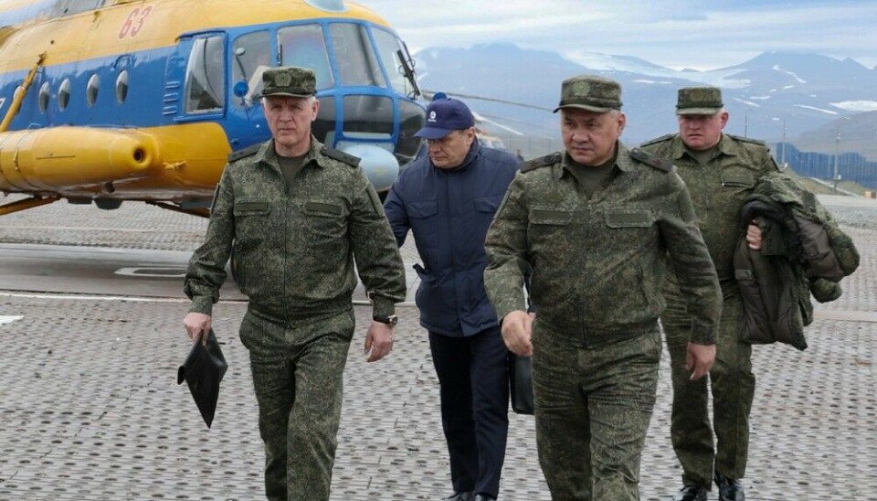 Sergei Shoigu arrived together with Rosatom boss Aleksei Likahsev at the Severny helipad on the shores of the Matochkin Strait where Russia inside tunnels are conducting subcritical hydronuclear experiments with small fragments of weapon-grade plutonium. Photo: Russian Ministry of Defence