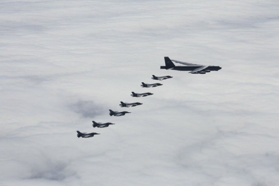 Norwegian F-16s and F-35s train with a B-52H Stratofortress during a long-range, long duration strategic Bomber Task Mission throughout Europe and the Arctic region June 3, 2020. Photo: Norwegian Air Force