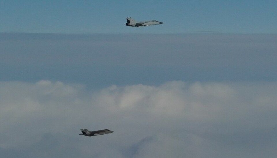 A Norwegian F-35 flying next to a Russian MiG-31 over the skies in international airspace over the Barents Sea. Photo: Norwegian Air Force