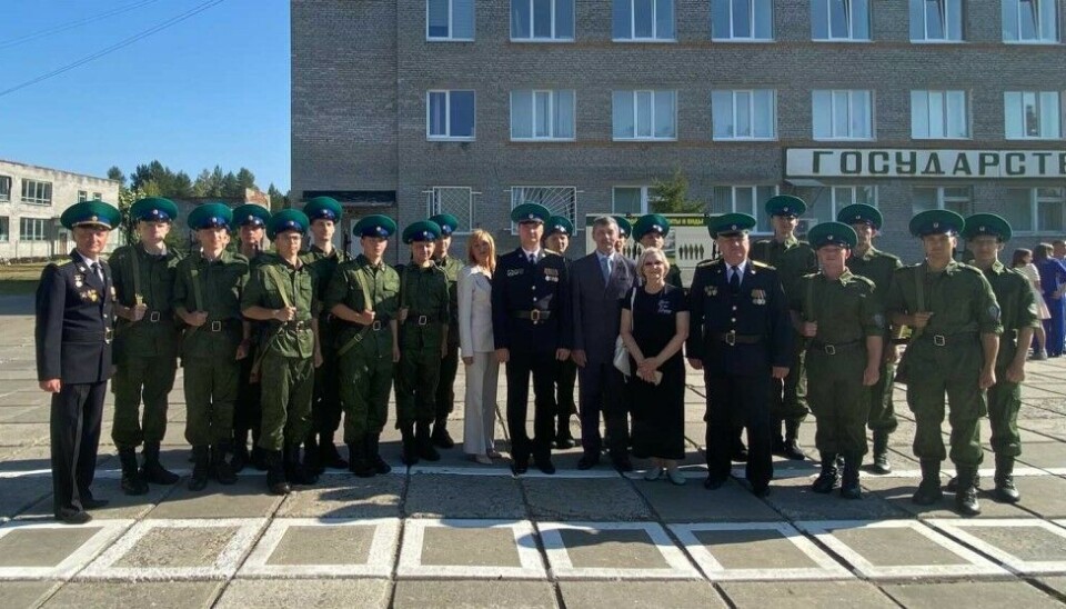 Member of the Murmansk regional parliament Irina Prosolenko (center) together with representatives of the Border Guard Service in Alakurtti. Photo: Prosolenko on VK
