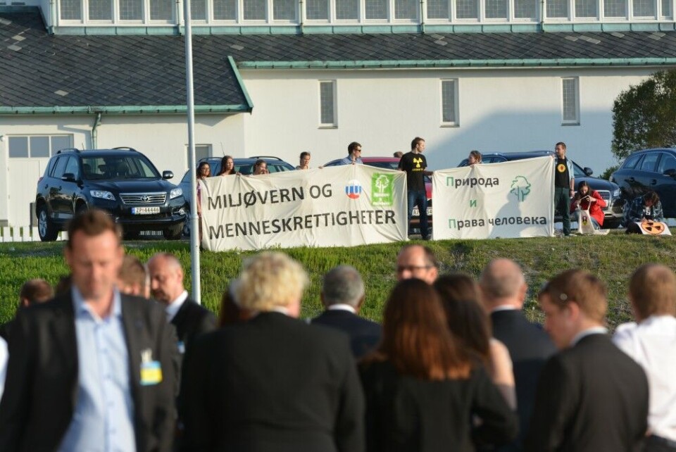 Russian NGOs organized this demonstration together with Norway's Nature and Youth at the Barents Summit in 2013. Photo: Thomas Nilsen