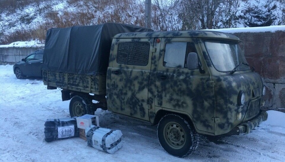 Parcels are loaded into minivans, trucks and private cars at the upper level at Papanina Street No. 3 in Murmansk before driving south to the Belgorod region. A few days later, Russian soldiers will bring the goods to the frontline in occupied Ukraine. Photo from Vkontakte