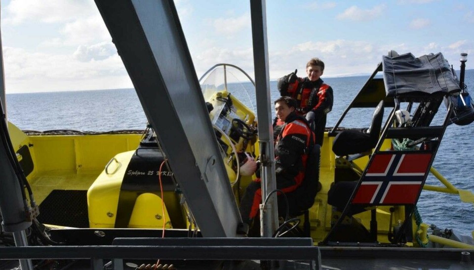 Norwegian coast guard sailors in the Barents Sea. Photo: Atle Staalesen