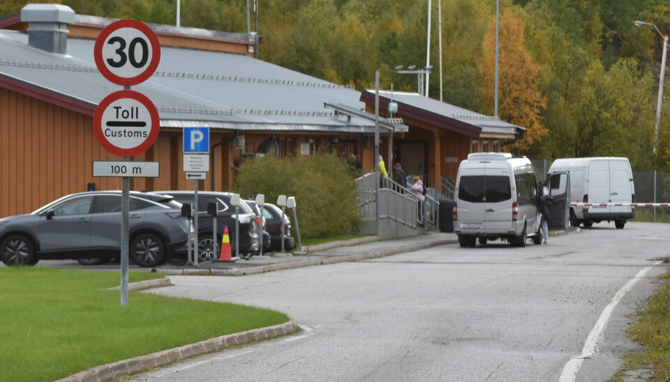 No Customs check at Storskog for this minibus on exit out of Norway earlier this autumn. Photo: Thomas Nilsen