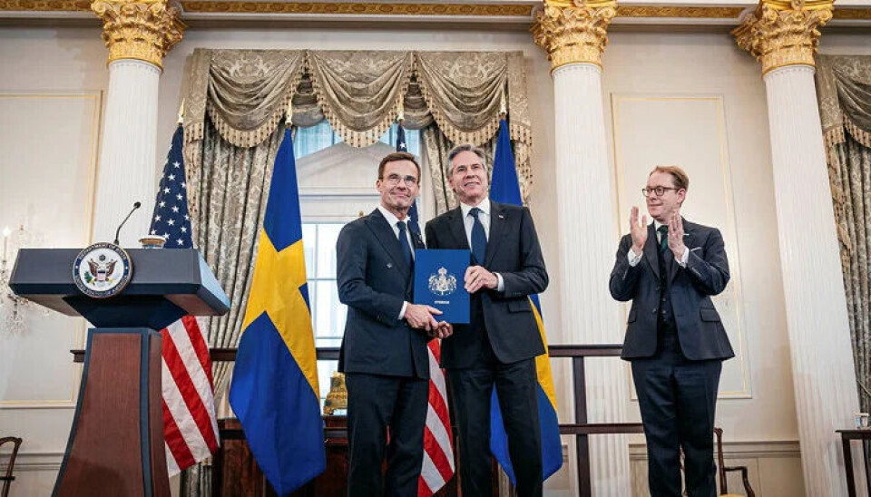 Prime Minister Ulf Kristersson (left), U.S. Secretary of State Antony Blinken, and Foreign Minister Tobias Billström with the signed documents in Washington D.C. Photo: Tom Samuelsson / Swedish Government