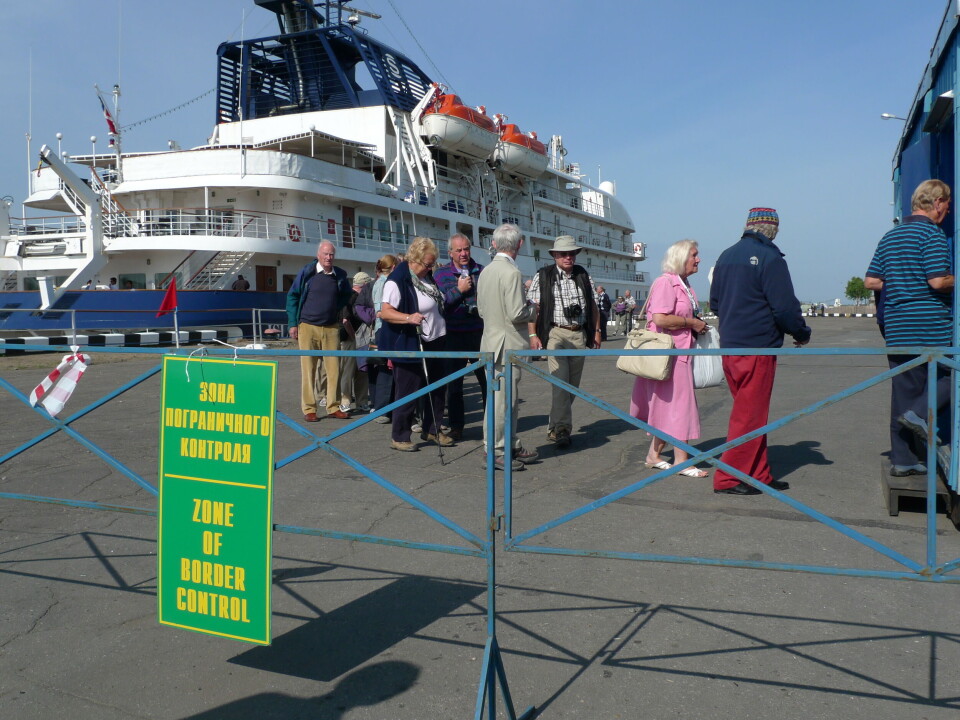 72-hours visa-freedom does not help much. Here, a cruise vessel at port in Arkhangelsk with immigration control. Photo: Thomas Nilsen