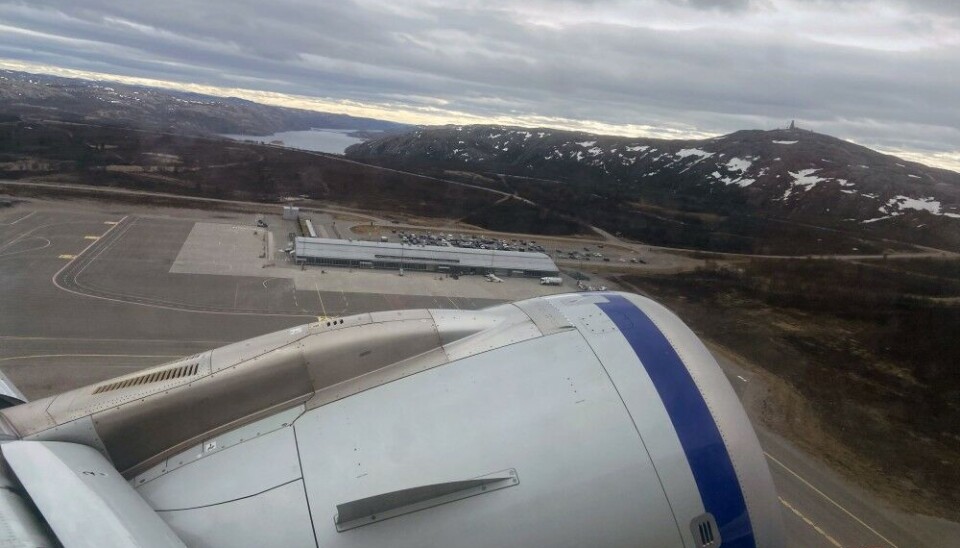 Kirkenes airport is only 10 kilometers from Norway's border with Russia, and some 50 km from the nearest military training grounds in Pechenga. Photo: Thomas Nilsen