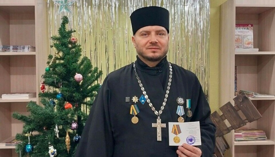 Накануне отъезда в Украину отец Сергий был награжден медалью Министерства обороны. Фото: приход поселка Спутник