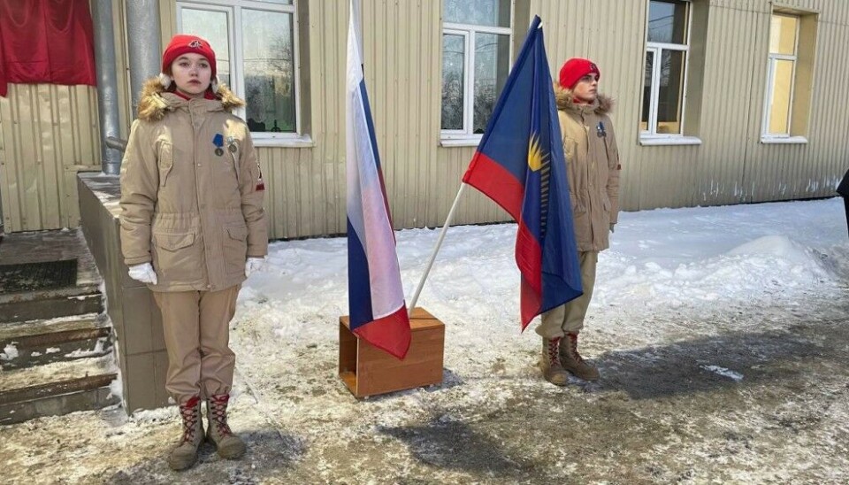 Members of the Russian Youth Army (Yunarmiya) stand guard outside School No 5 in Pechenga, Murmansk region. Photo: mil.ru