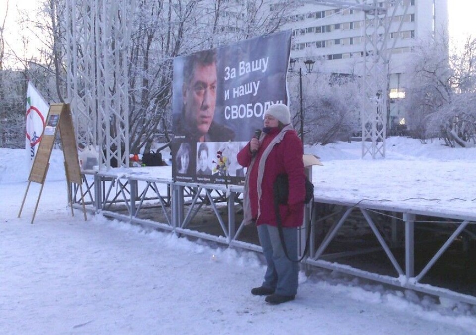 Human rights activist Irina Paykachyeva speaks to people commemorating Boris Nemtsov. Photo: Aleksandr Borisov, Semnasem.ru