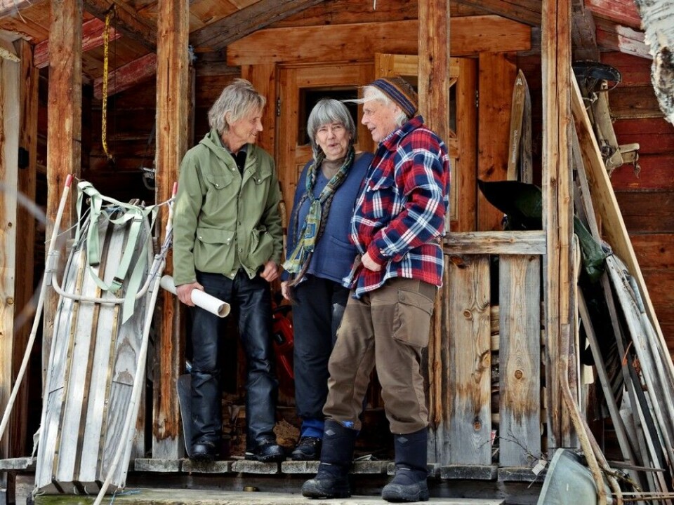 Per Adde’s home in the mountains near Graddis in the Swedish-Norwegian borderland. Here together with Roland Pantze (left) and Kajsa Zetterqvist. Photo: Peder Lundkvist