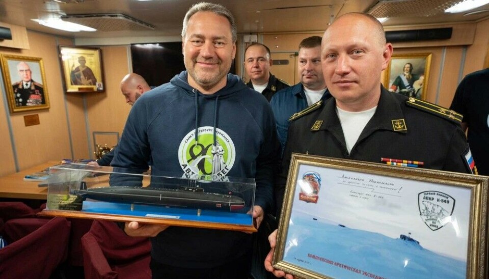 Aleksandr Belsky (left) meets with captain of the Knyaz Vladimir. Photo: VK