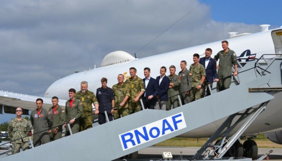 The E-6B Mercury strategic communication plane landed at Rygge and was met by a group of Norwegian officials. Photo: Commander, Submarine Forces