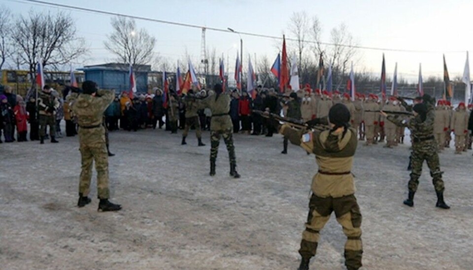 Military show outside School No 5 in Pechenga in honor of Mikhail Popov. Photo: mil.ru