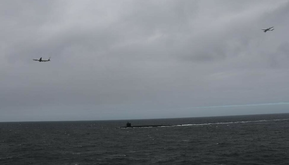 The E-6B Mercury plane flew over the USS Tennessee when visited by Norwegian navy and ministry officials west of Ålesund. A P-8A Poseidon maritime surveillance plane where also flying low (in front) over the submarine. Photo: Commander, Submarine Forces