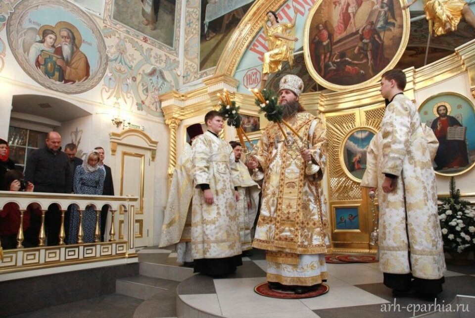 Metropolitan Daniil of Arkhangelsk wishes Governor Igor Orlov and his congregation a Merry Christmas. Photo: arh-eparhia.ru