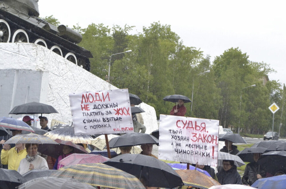 People in Kandalaksha protest against housing services. Photo: Bloger51.ru