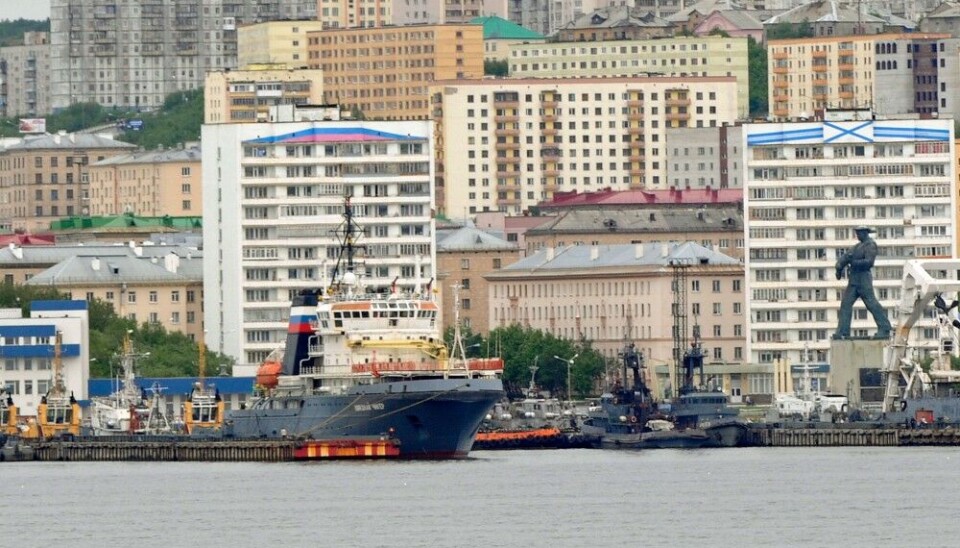 Russian navy tug ‘Nikolay Chiker’ at port in Severomorsk. Photo: Thomas Nilsen