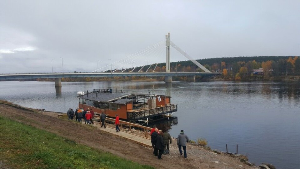 Tourists boarding a restaurant boat on Ounasjoki (river) near Rovaniemi city centre. Photo: Thomas Nilsen