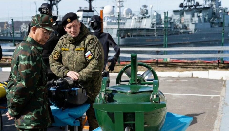 The military attachés were shown different navigation tools and weaponry displayed on the harbor in Severomorsk on Russia's coast to the Barents Sea. Photo: Information office of the Northern Fleet