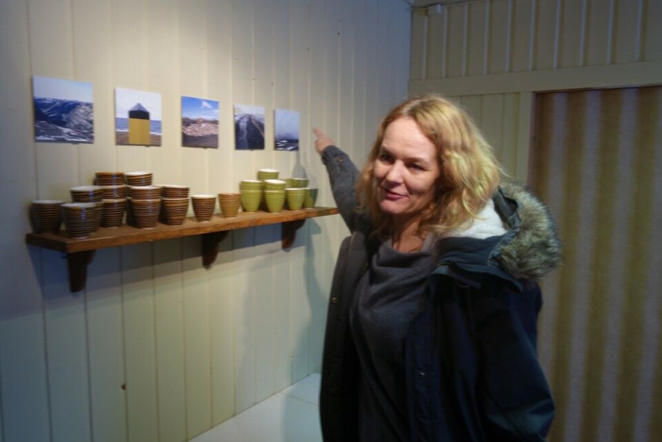 Artist Cecilie Håland mixes minerals and ores from industrial sites in her ceramic. Photo: Atle Staalesen