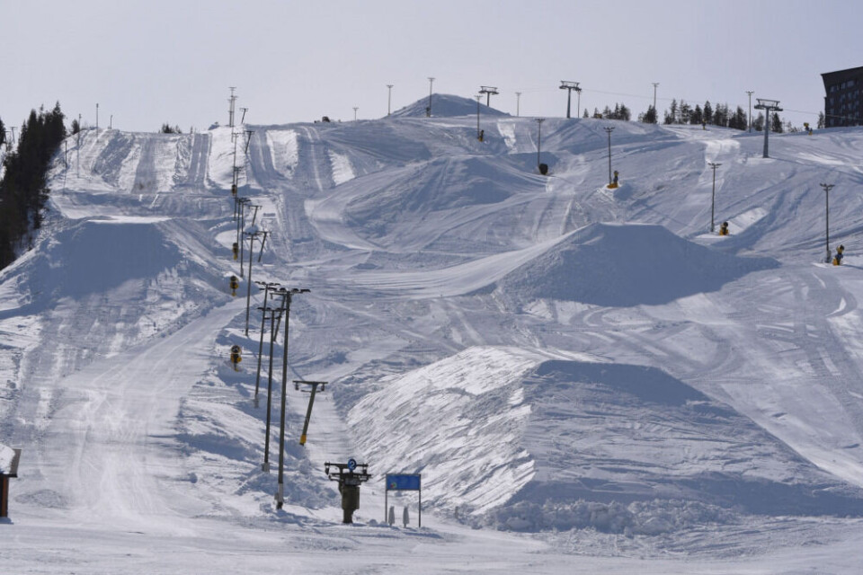 At the Levi front pistes, snowgroomers have collected huge piles of snow shaped to a certain form to be covered with three layers of geofabric hindering heat and sun to melt the snow during summer. Photo courtesy of Levi Ski Resort