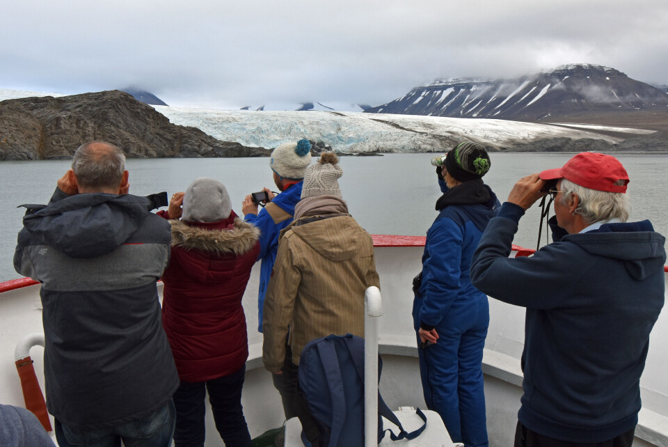 Tourists at the Nordenskiöld glacier, Svalbard. Photo: Thomas Nilsen