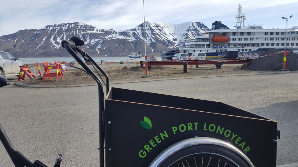 Cruise ship at Port Longyear. Photo: Thomas Nilsen