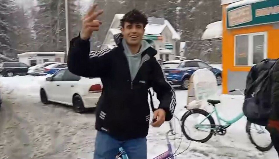 Migrants are provided bicycles by a checkpoint located about five km from the border-crossing point. Screenshot of video