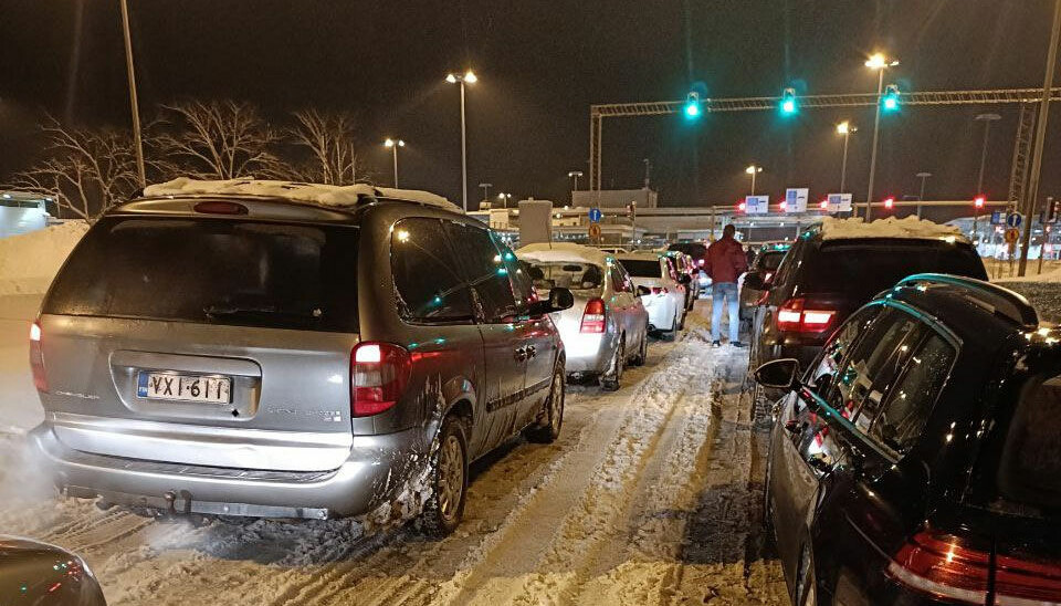 Cars waiting to cross the border from Russia to Finland. Photo: from Telegram channel t.me/rus_fin_border