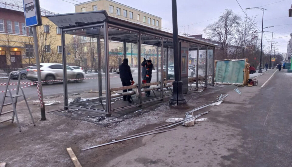 Установка «тёплых» остановок. Фото «Арктический обозреватель».