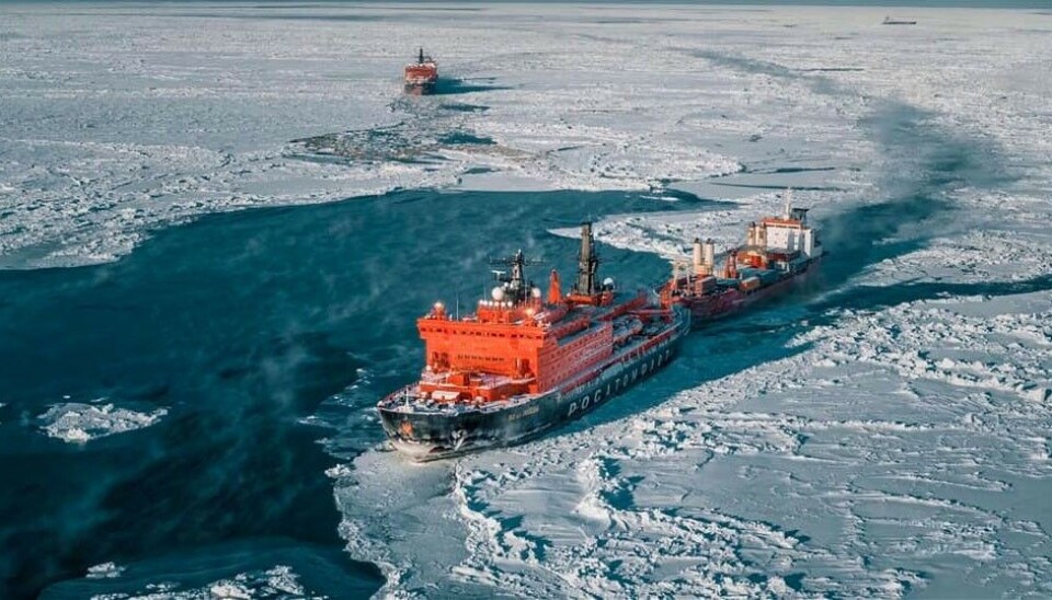 Ледокол «50 лет Победы» проводит судно во льдах Арктики. Фото: «Росатом»